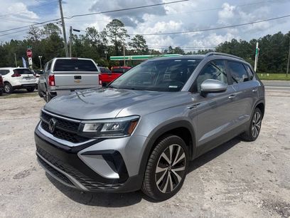 Used 2023 Volkswagen Taos SE w/ Panoramic Sunroof Package