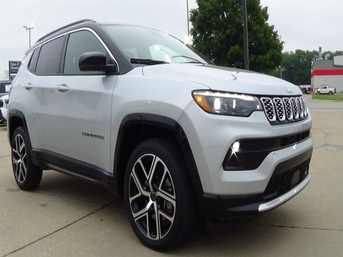 Certified 2025 Jeep Compass Limited w/ Elite Group AWD/4WD image 4