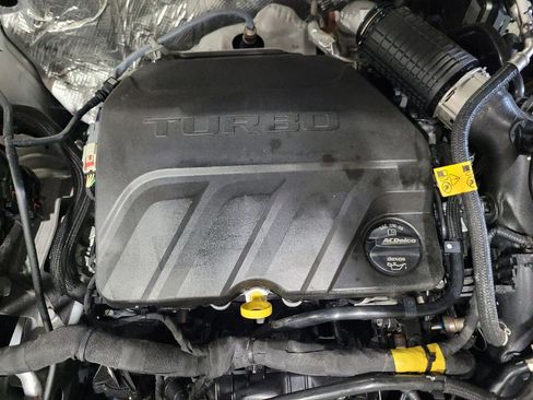 Used 2025 Chevrolet Trax LT FWD image 30