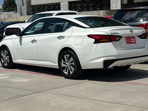 Used 2024 Nissan Altima 2.5 S FWD image 7