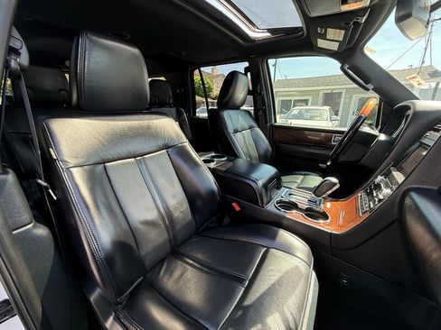 Used 2017 Lincoln Navigator Select AWD/4WD image 13