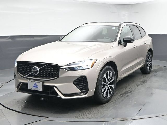 Used 2024 Volvo XC60 B5 Core w/ Climate Package AWD/4WD image 3