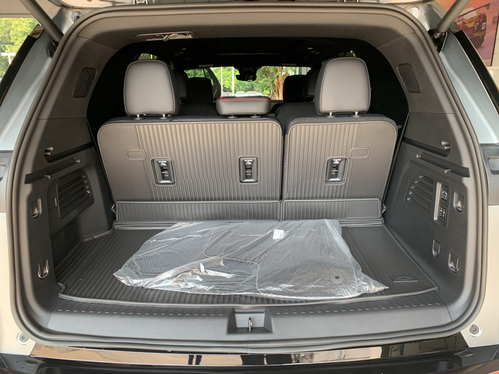 New 2026 Chevrolet Traverse RS w/ LPO, Floor Liner Package FWD image 8