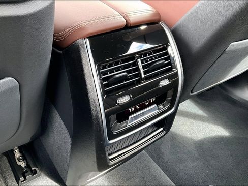 Used 2025 BMW X7 xDrive40i w/ M Sport Package image 35