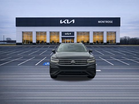 Used 2022 Volkswagen Tiguan SE image 2