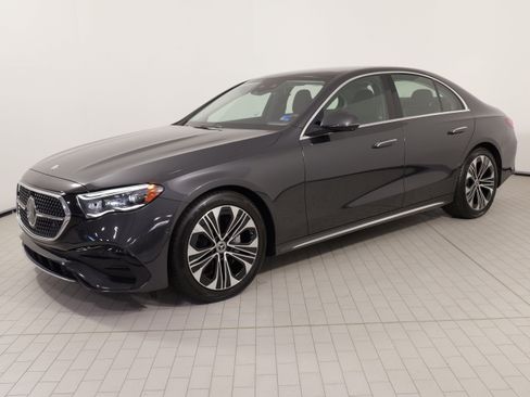 Used 2025 Mercedes-Benz E 350 4MATIC Sedan image 1