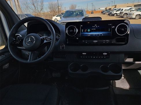 Used 2025 Mercedes-Benz Sprinter 2500 image 18