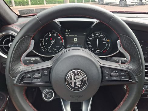 Used 2023 Alfa Romeo Giulia Estrema AWD/4WD image 21