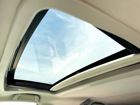 Used 2011 Toyota Sienna Limited image 34