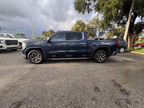 Used 2022 GMC Sierra 1500 SLT w/ SLT Premium Package RWD image 3