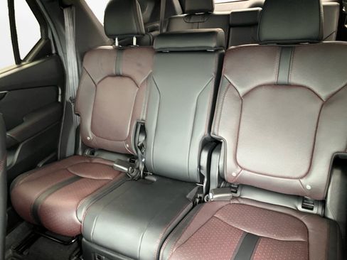 Used 2025 Honda Pilot Black Edition image 15