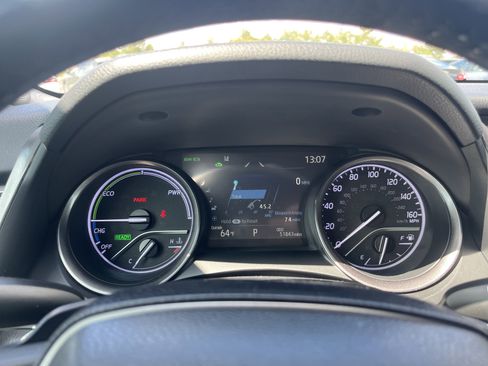 Used 2021 Toyota Camry XSE image 18