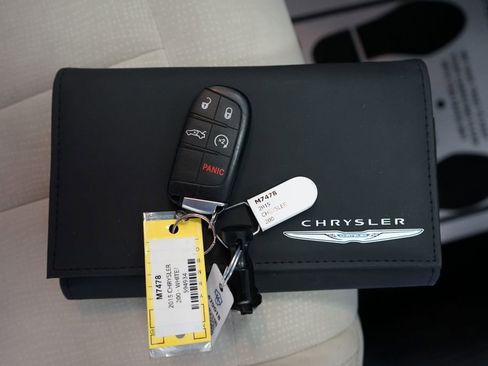 Used 2015 Chrysler 200 Limited w/ Convenience Group FWD image 49