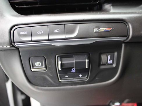 Used 2023 Cadillac Escalade V w/ LPO, ONYX Package image 25