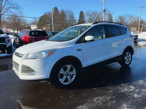 Used 2015 Ford Escape SE w/ Equipment Group 201A image 4