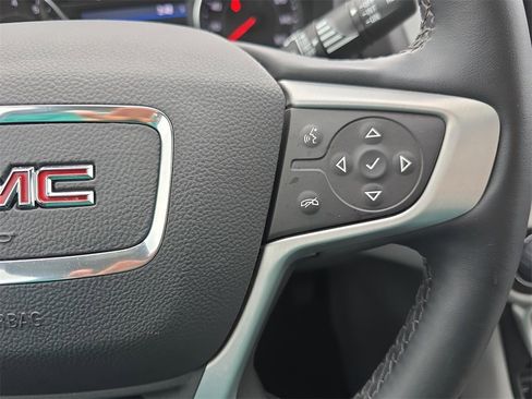Used 2023 GMC Terrain SLT image 18