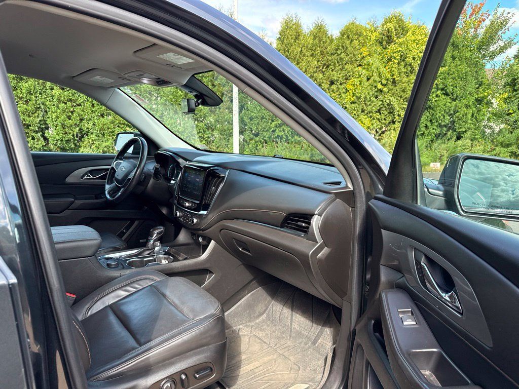 Used 2021 Chevrolet Traverse RS AWD/4WD image 17