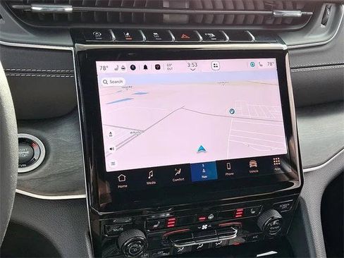 Certified 2025 Jeep Grand Cherokee Limited w/ Black Appearance Package image 17