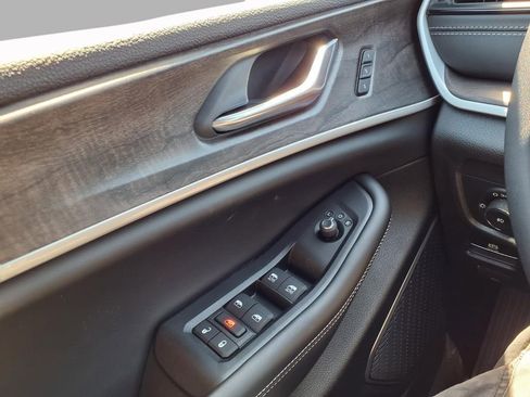 New 2026 Jeep Grand Cherokee L Limited AWD/4WD image 17