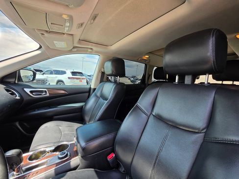 Used 2017 Nissan Pathfinder Platinum w/ Family Entertainment Package AWD/4WD image 16