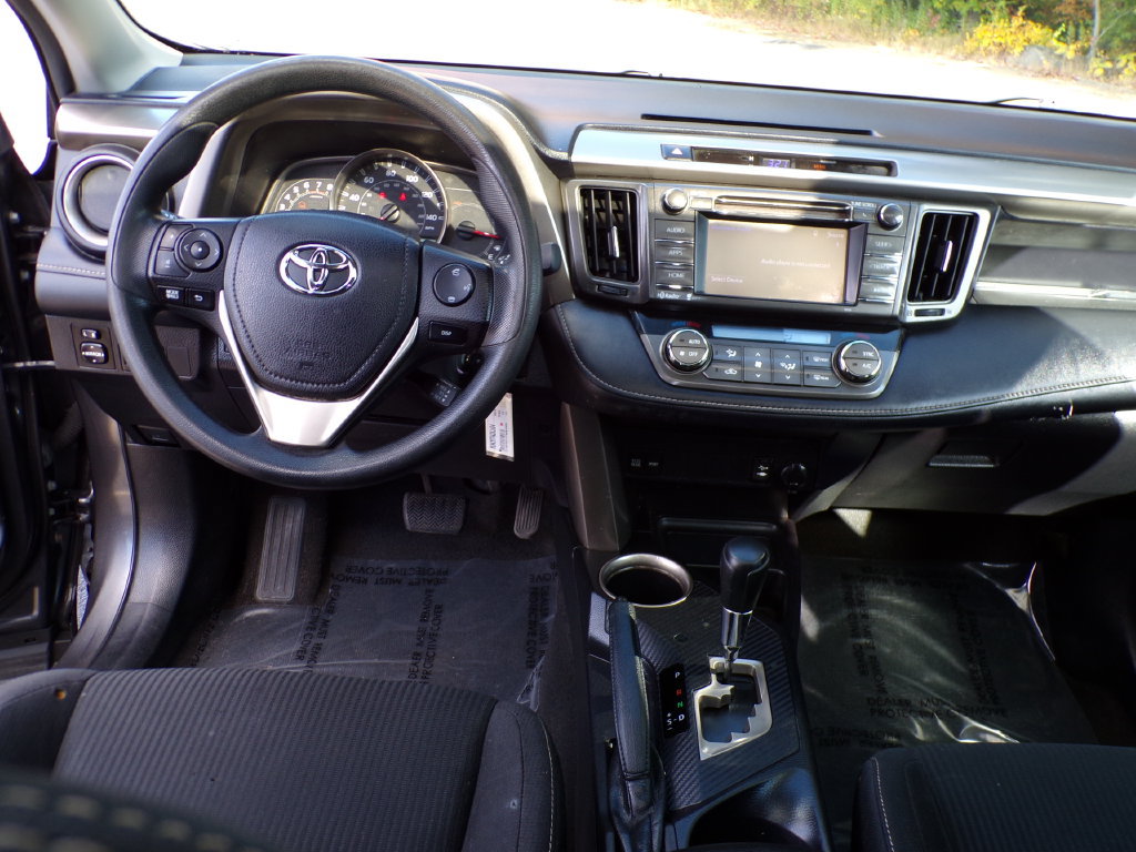 Used 2015 Toyota RAV4 XLE w/ Four Season Floor Mat Package AWD/4WD image 17