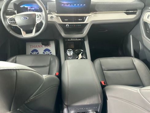 Used 2025 Ford Explorer Active w/ Active Comfort Package image 18