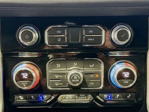 Used 2021 GMC Yukon XL Denali image 16