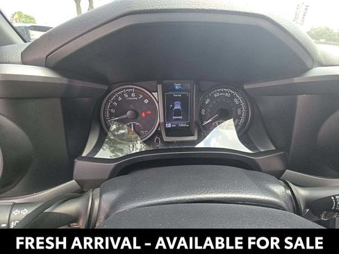 Used 2022 Toyota Tacoma TRD Sport w/ Technology Package AWD/4WD image 9