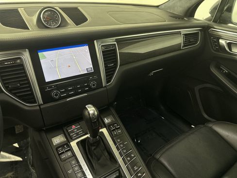 Used 2017 Porsche Macan Turbo image 25
