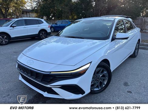 Used 2024 Hyundai Elantra SEL image 1