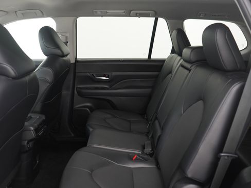 Used 2024 Toyota Grand Highlander XLE image 22