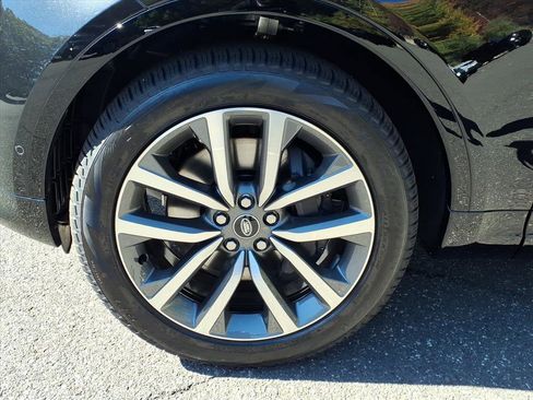 New 2026 Land Rover Discovery Limited Edition image 9