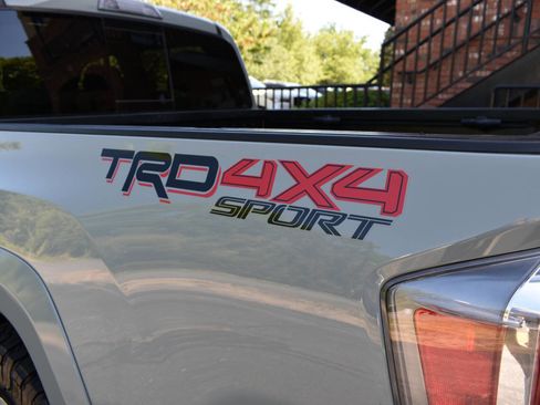 Used 2022 Toyota Tacoma TRD Sport w/ Technology Package AWD/4WD image 35