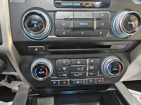 Used 2018 Ford F150 Platinum w/ Equipment Group 701A Luxury image 32