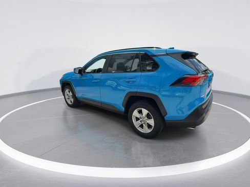 Used 2021 Toyota RAV4 XLE w/ Convenience Package FWD image 5
