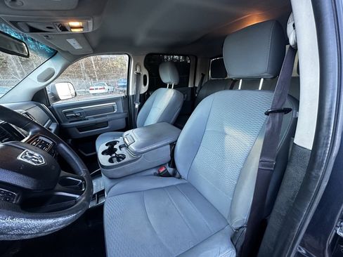 Used 2016 RAM 1500 Classic SLT w/ SLT Plus D￩cor Group image 9