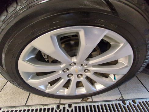 Used 2021 Chevrolet Tahoe Premier w/ Premium Package image 27