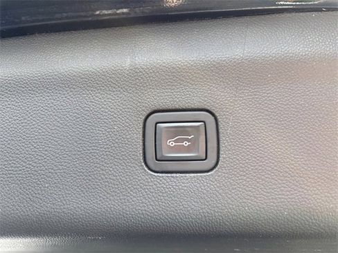 Used 2023 Buick Enclave Avenir w/ Avenir Technology Package image 19