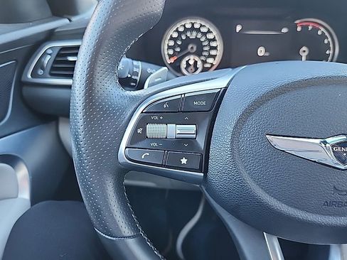 Used 2023 Genesis G70 2.0T image 9