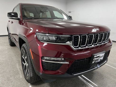 Used 2024 Jeep Grand Cherokee Limited image 2