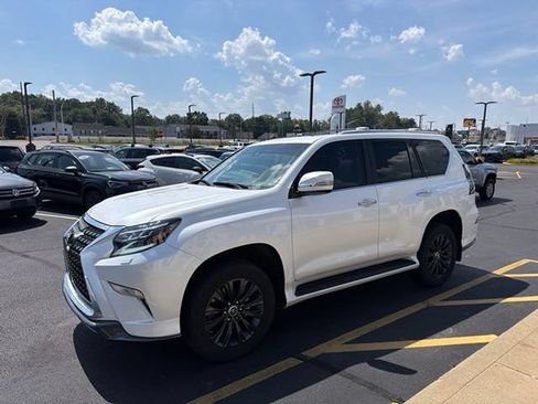 Used 2023 Lexus GX 460 Premium w/ Accessory Package AWD/4WD image 2