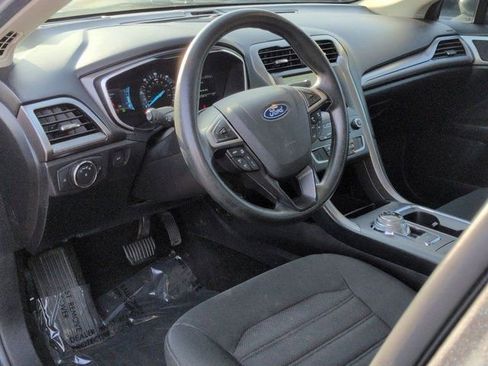 Used 2019 Ford Fusion SE FWD image 9