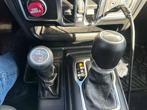 Used 2022 Jeep Gladiator Sport image 16