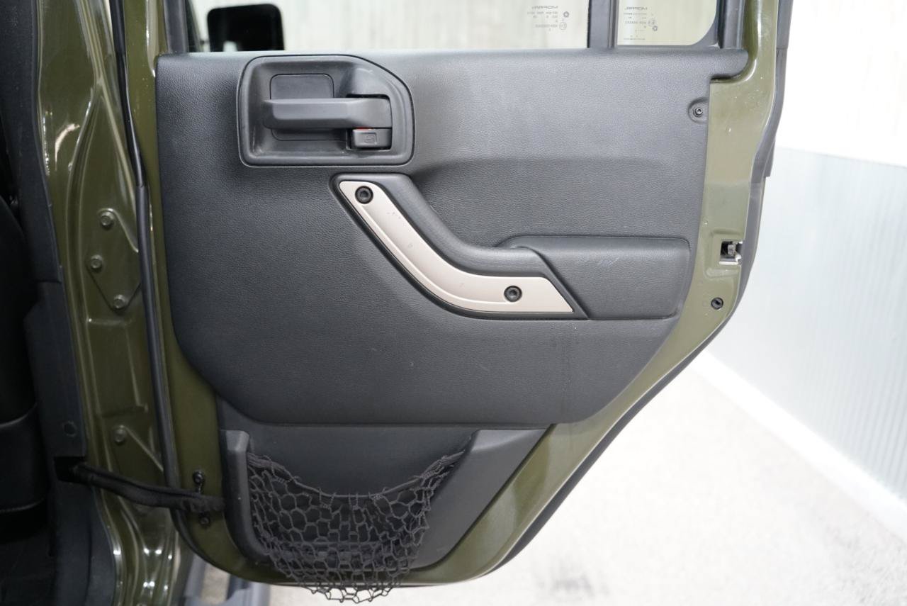 Used 2016 Jeep Wrangler Unlimited Sahara AWD/4WD image 31