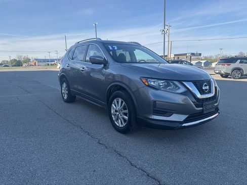 Used 2017 Nissan Rogue SV w/ SV Premium Package image 1