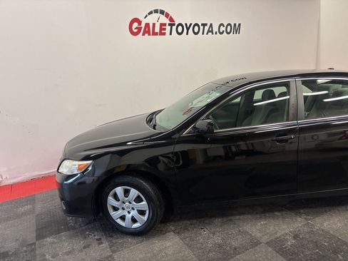Used 2011 Toyota Camry LE image 7