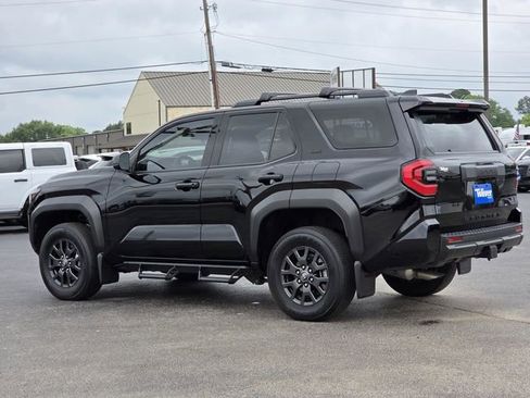 Used 2025 Toyota 4Runner SR5 AWD/4WD image 5