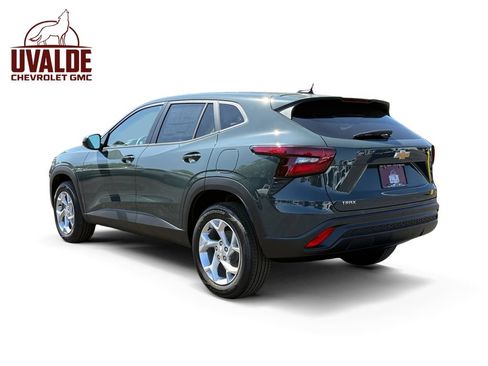 New 2026 Chevrolet Trax LS w/ LS Convenience Package FWD image 3