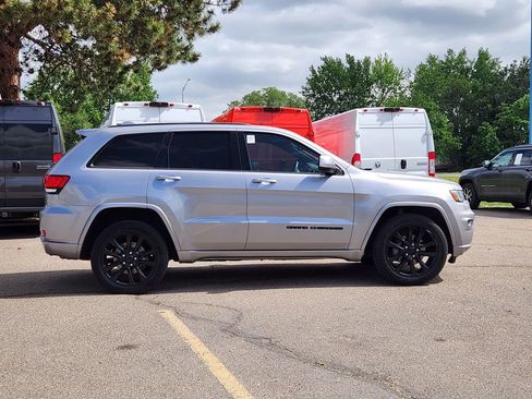 Used 2018 Jeep Grand Cherokee Altitude AWD/4WD image 2