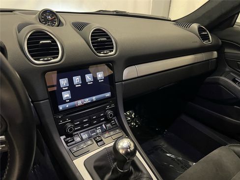 Certified 2020 Porsche 718 Cayman GT4 image 17